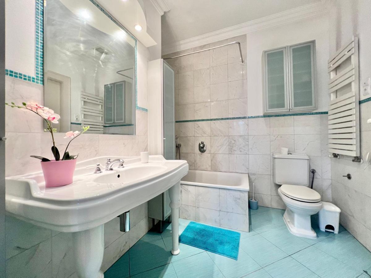 Exclusive Colourful Flat In The City Budapest Kültér fotó