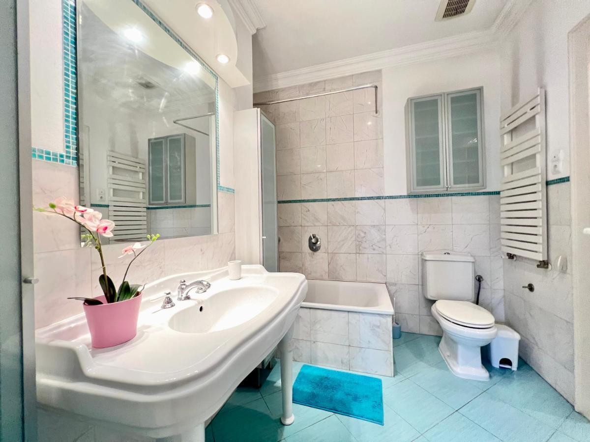 Exclusive Colourful Flat In The City Budapest Kültér fotó